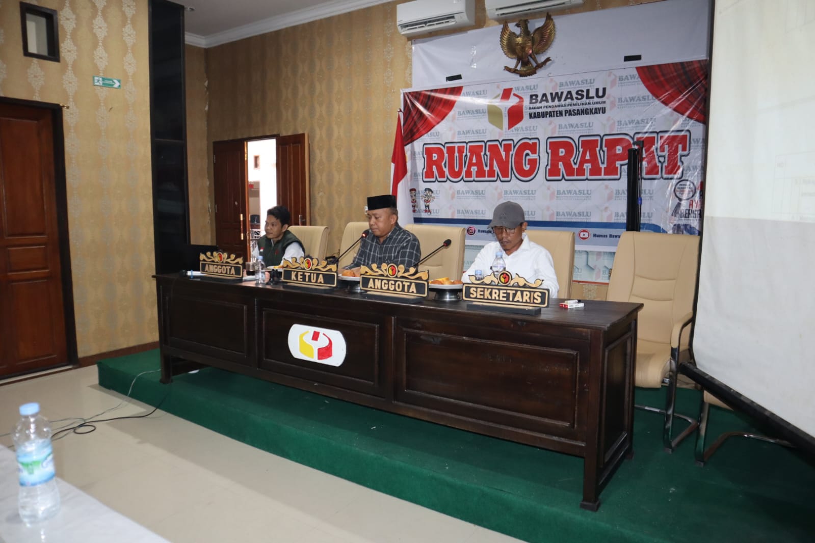 Foto utama